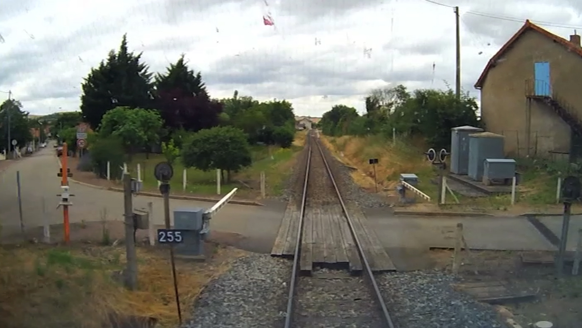 LVDR3333 : En cabine de conduite d’un autorail X 73500 De Clermont-Ferrand à Montluçon (2e partie)