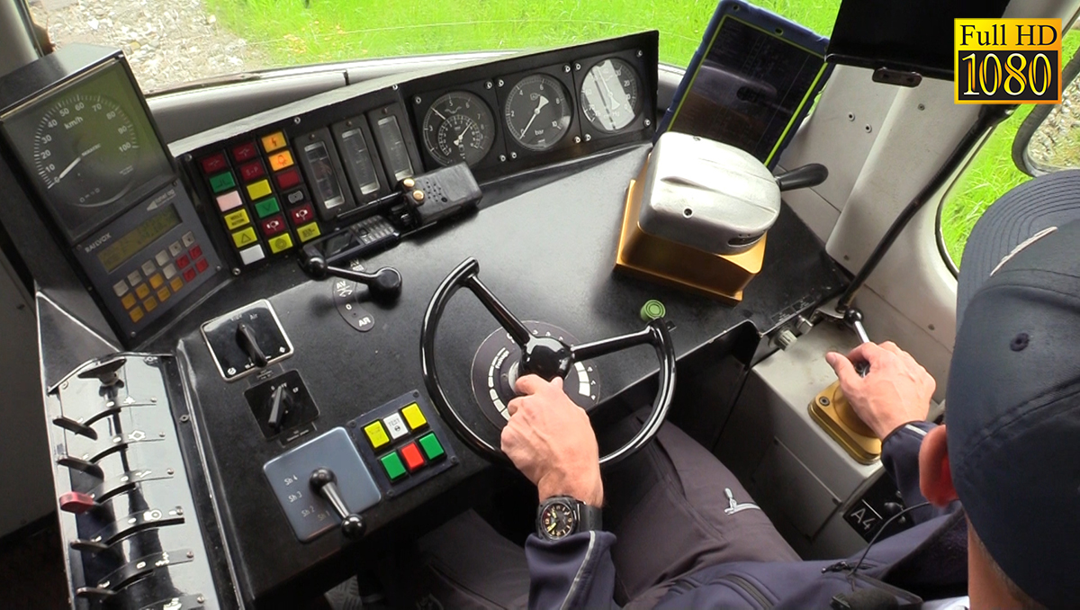 LVDR3368 : De Montreux à Zweisimmen et retour – En cabine d’une ABDe 8/8 et d’une Ast Superpanoramic (2e partie)