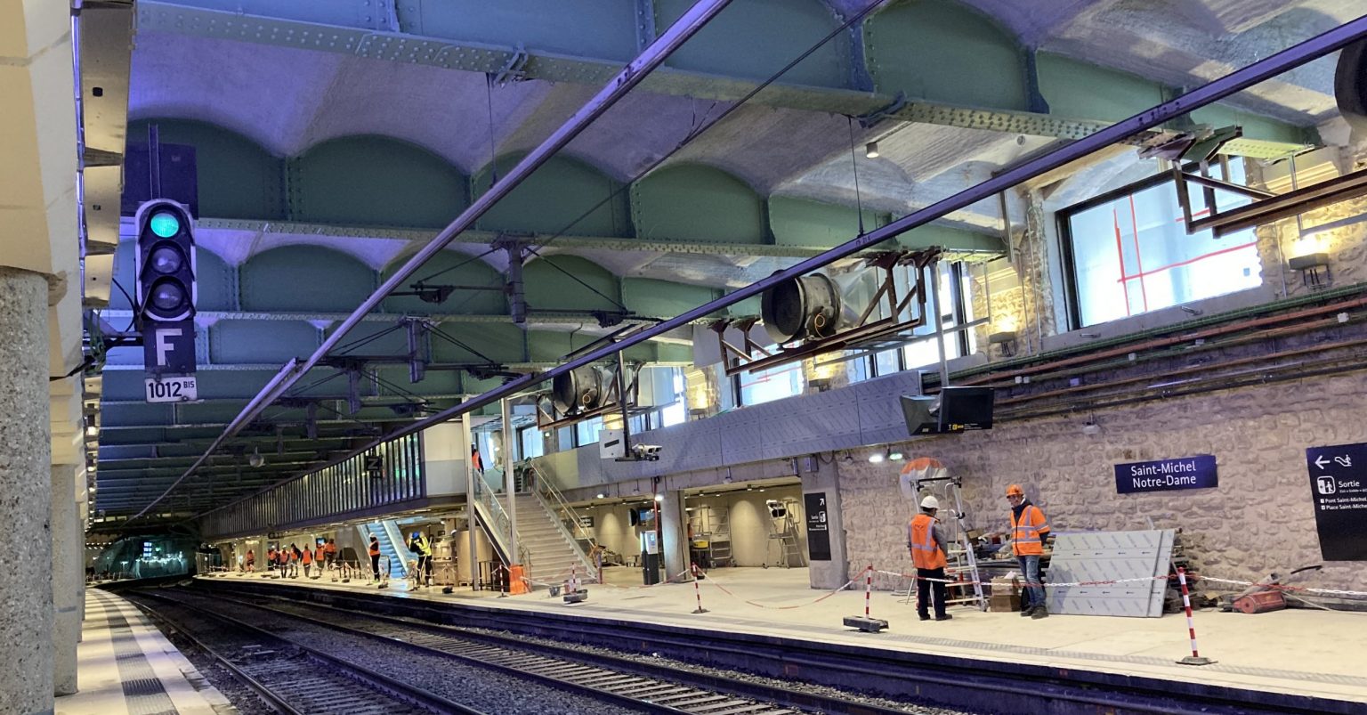 À Paris, la gare Saint-Michel Notre-Dame rouvre après huit mois de travaux
