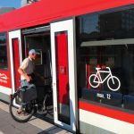 En Allemagne, on trouve facilement 6 à 12 emplacements pour les vélos par voiture sur les trains régionaux récemment commandés. En France, la loi ne prévoit que 8 emplacements par train.