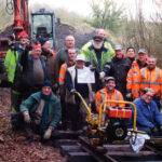 Dans l’Oise, les bénévoles du MTVS ont posé près d’un kilomètre de voie ferrée en trois jours.