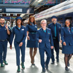 Avec la nouvelle collection, c’est la première fois que tous les employés d’Eurostar sur l’ensemble du réseau, en gare et à bord des trains, porteront le même uniforme, renforçant ainsi la cohésion visuelle des personnels de la compagnie ferroviaire.