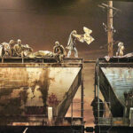 Trois wagons de fret ont été construits pour assurer le décor de Monarques.