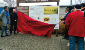 L’inauguration officielle du panneau pédagogique, le 29 novembre, en présence de membres de l’association L’Eclisse, à l’origine de ce projet, et de représentants de la municipalité de Saint-Etienne. © Ville de Saint-Etienne